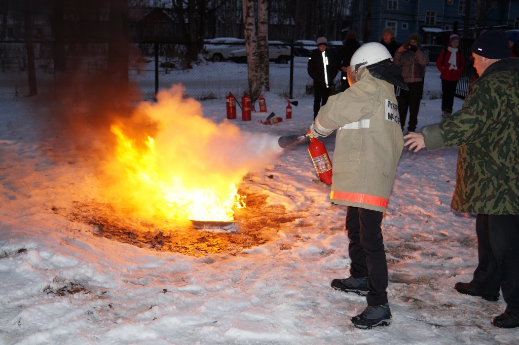 Школьники Северодвинска научились тушить пожар